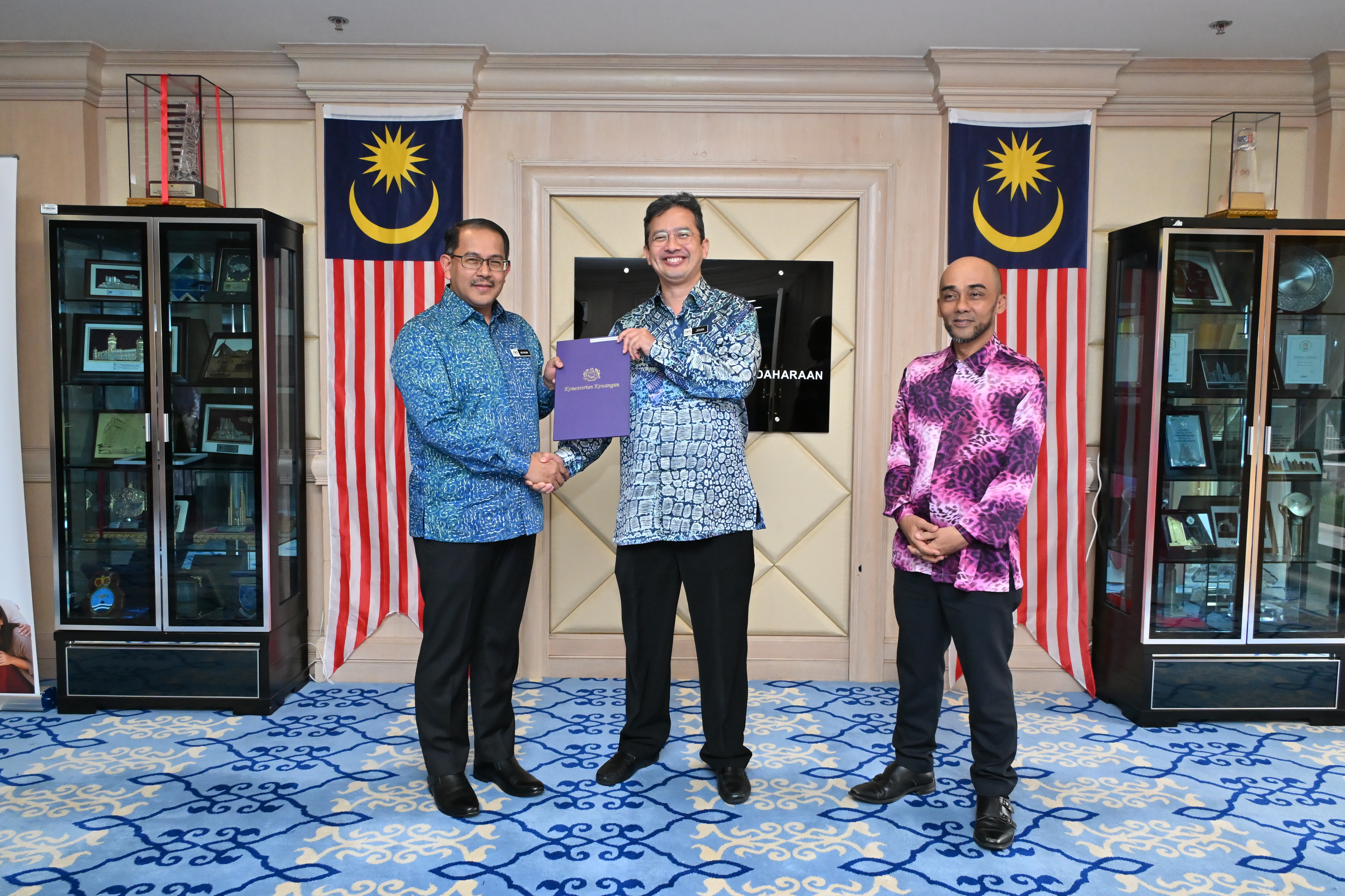 Sesi Penyerahan Surat Penempatan Pegawai Gred Utama